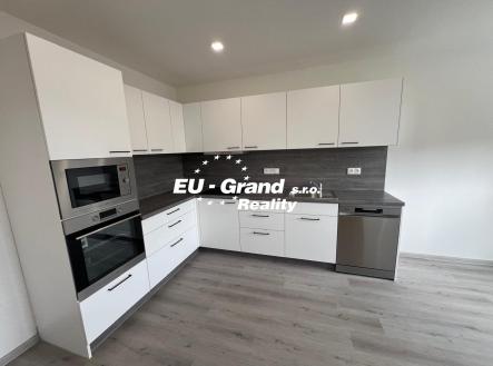 3dffd64d-bcef-4dd5-ae51-5dff5fd9ca75 | Pronájem bytu, 3+1, 77 m²
