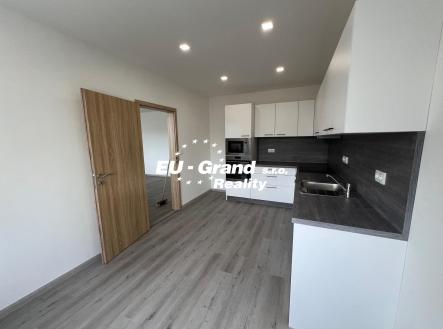 e4d3fc77-7d0d-4a5f-b38e-a0125a299f78 | Pronájem bytu, 3+1, 77 m²