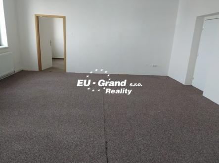 3d6911cb-e4f0-4fe9-98e7-077fb52eb2c9 | Pronájem - kanceláře, 250 m²