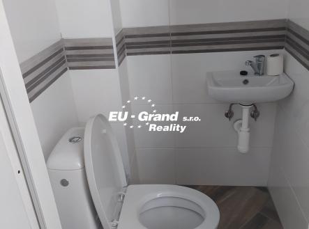 8171b571-1038-4e85-8088-cbc90ed83106 | Pronájem - kanceláře, 250 m²