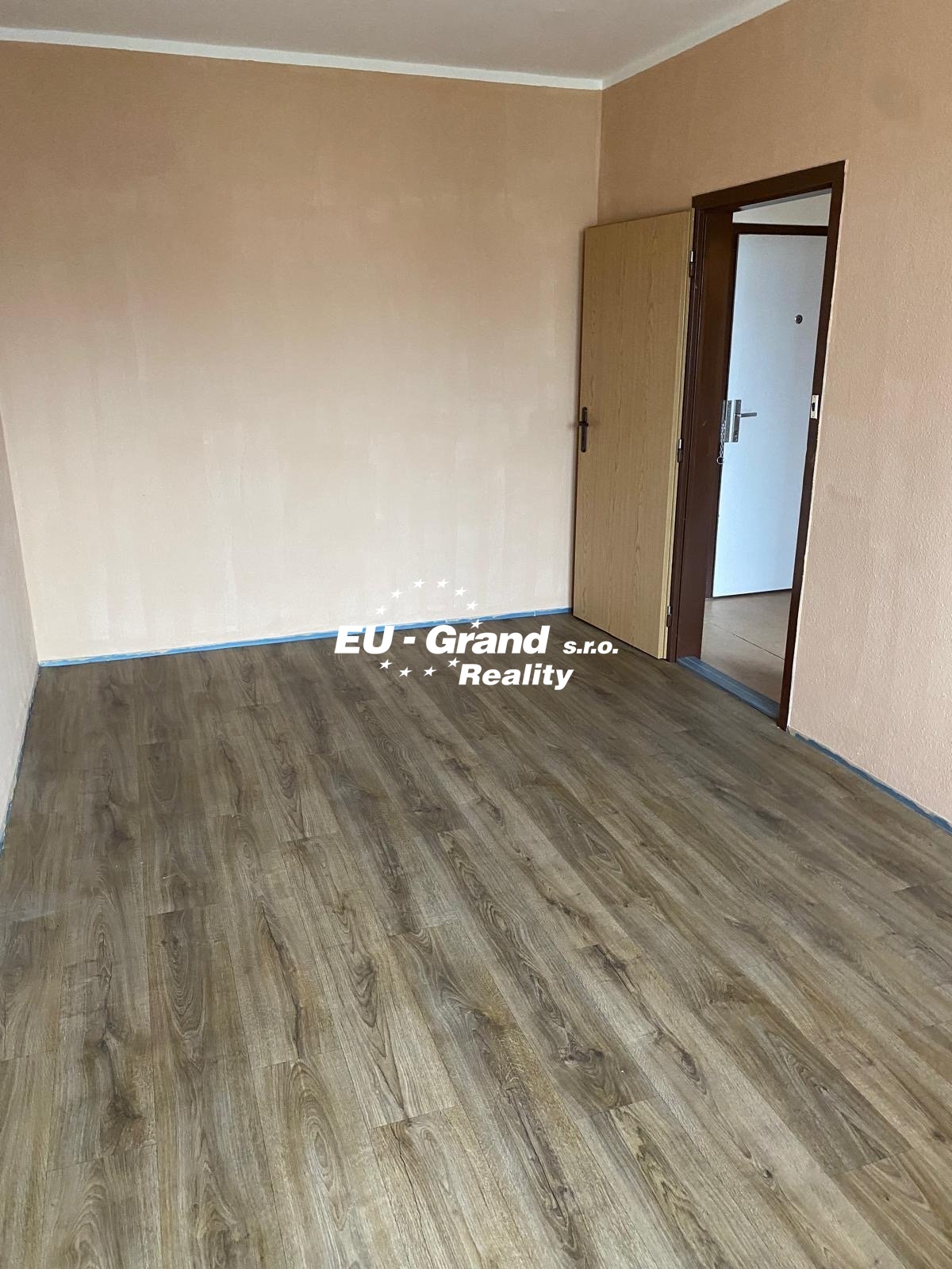 ec44298b-88df-4147-ab07-7a7e7d19bee9