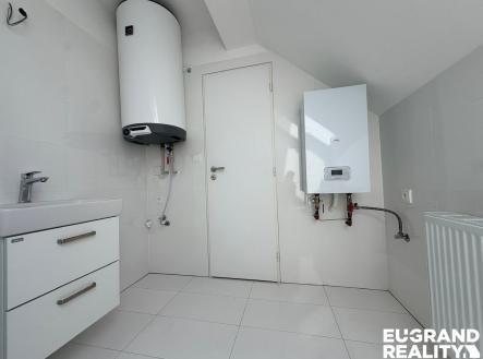 WhatsApp Image 2026-06-18 at 13.40.32 (4) | Pronájem bytu, 2+kk, 41 m²