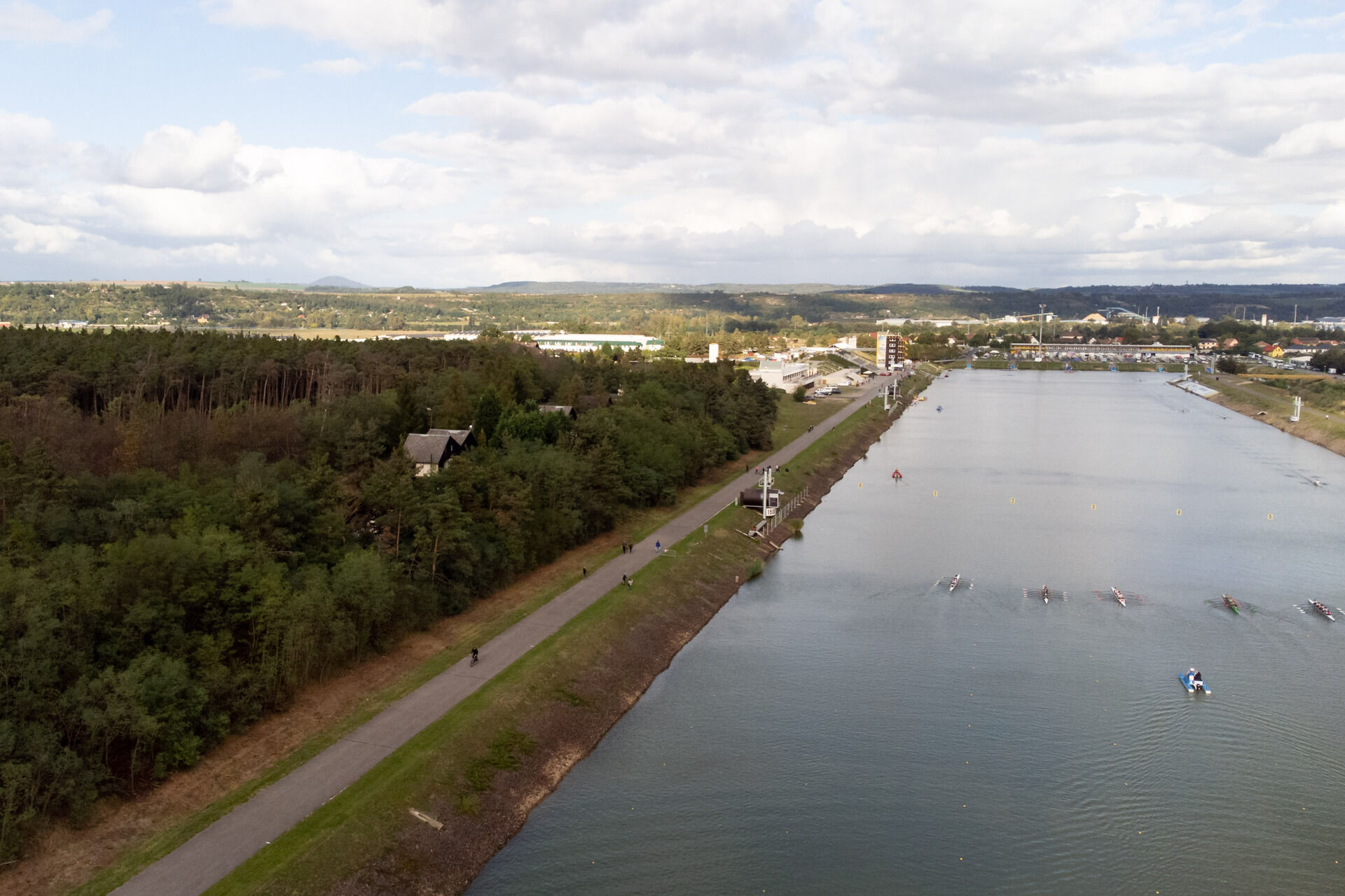 Rekreační areál s chatkami u Račického kanálu 3941m2