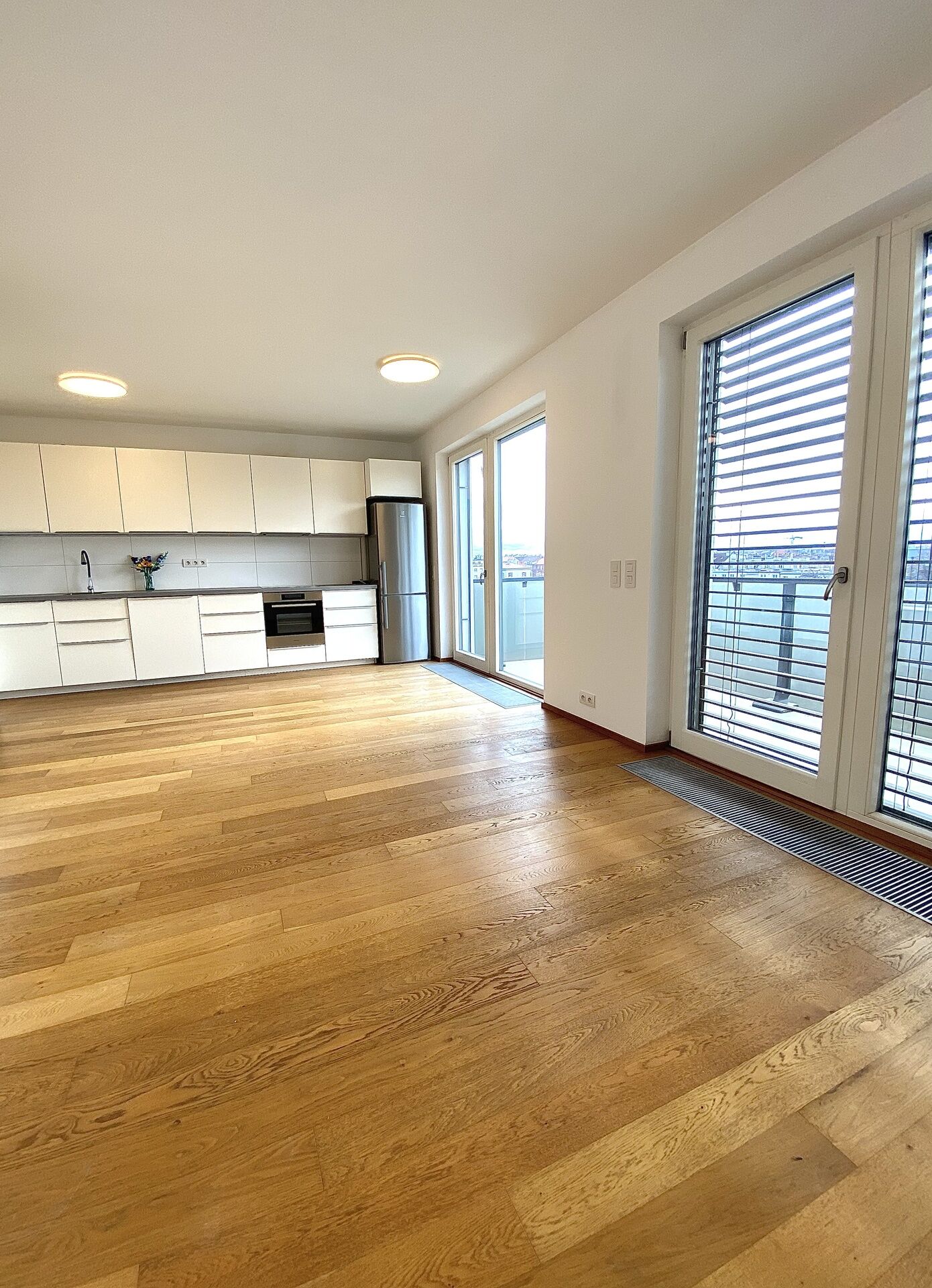 Pronájem moderního bytu 3+kk, 70,5m2, garáž, sklep, balkon, rekuperace - Praha 10