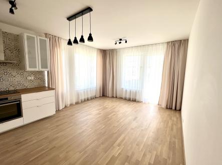 Kuchyňská linka s obývacím pokojem | Prodej bytu, 2+kk, 50 m²