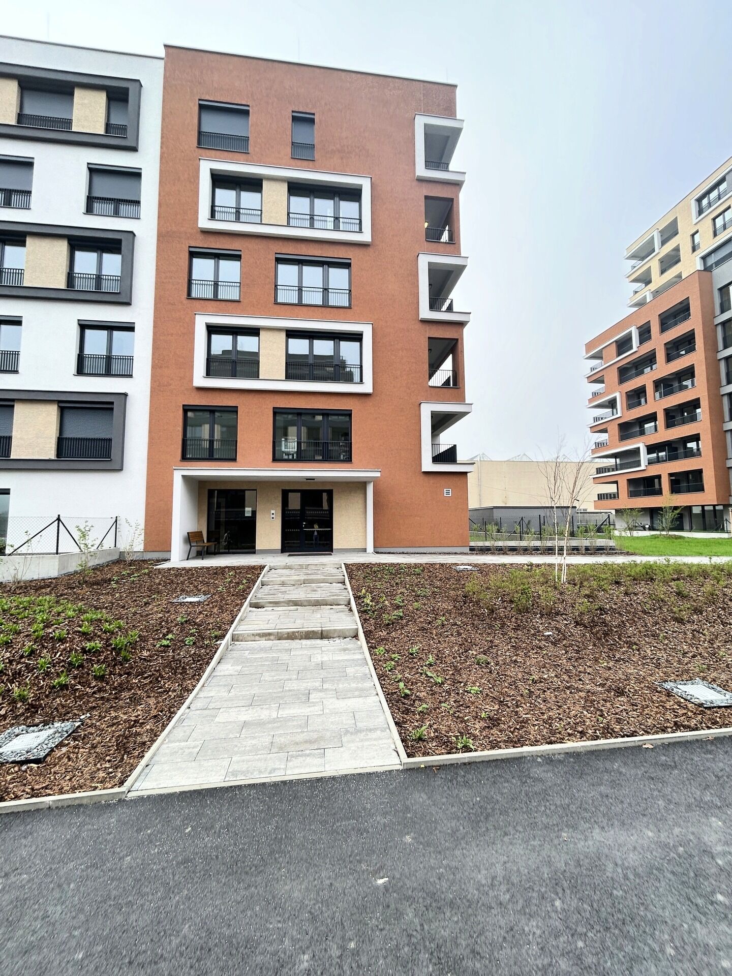 Pronájem bytu 2+kk, 57m2, lodžie 10m2,sklep 6m2 - Domalípova