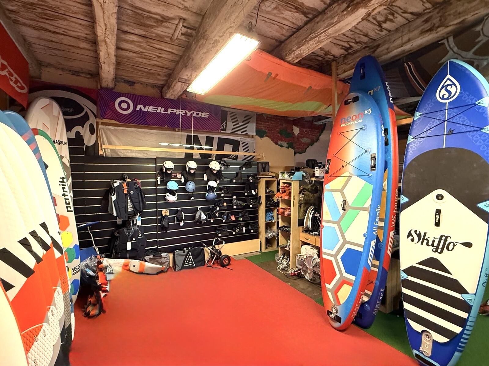 Pronájem skladových prostor – 533,87 m², Pobřežní ulice, Karlín