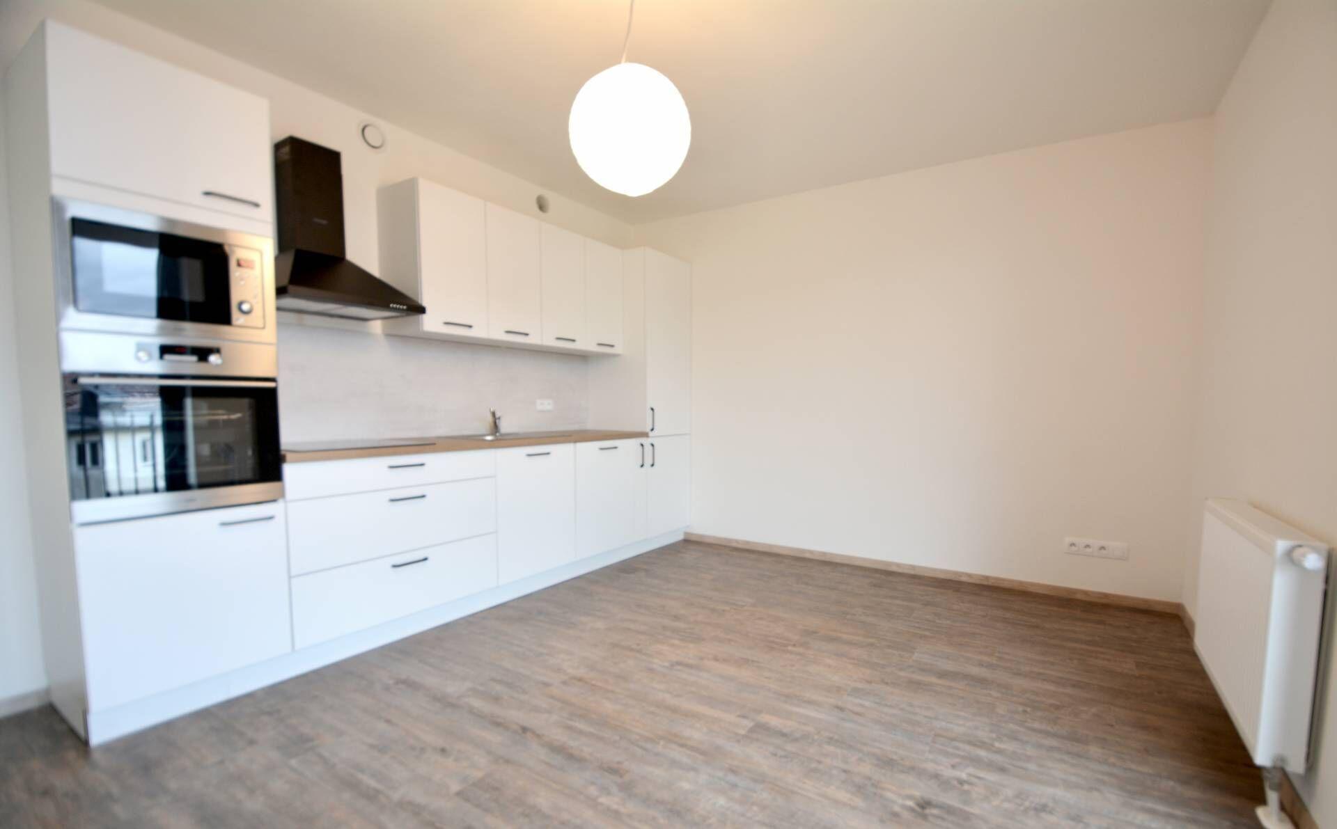 Pronájem bytu 1+kk (28m2) s balkonem (4m2), Holečkova - Praha 5