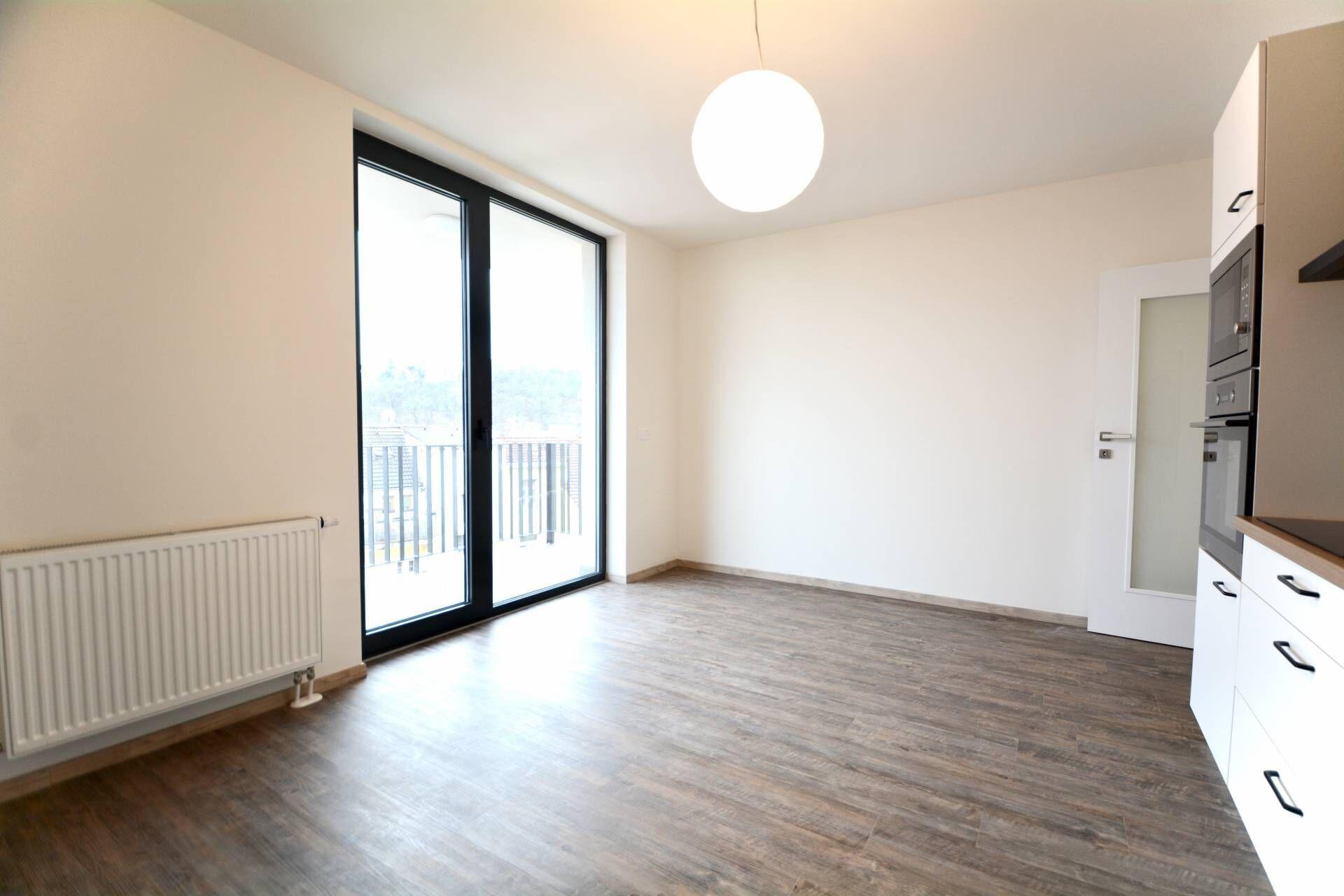 Pronájem bytu 1+kk (28m2) s balkonem (4m2), Holečkova - Praha 5