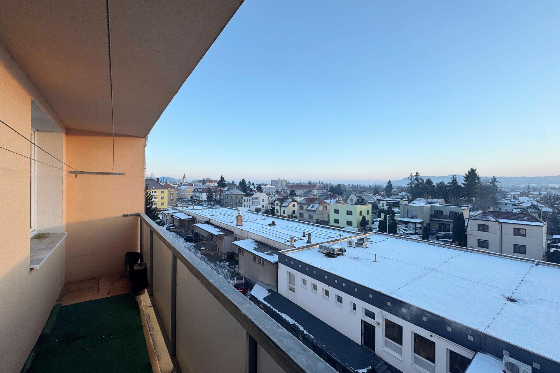 Prodej bytu 2+kk, 39 m², balkon, poslední patro, nízké náklady