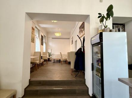 Pronájem - obchodní prostor