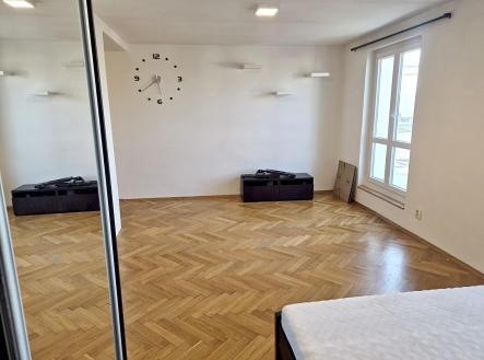 Pronájem bytu, 1+kk, 40 m²