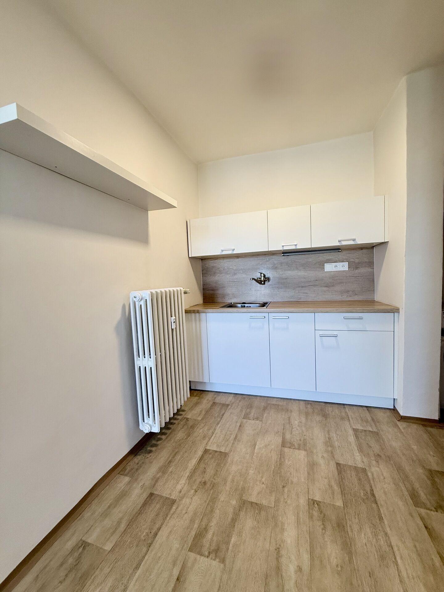 Pronájem bytu 40m2 1+kk s terasou (9m2), Břevnov - Praha 6