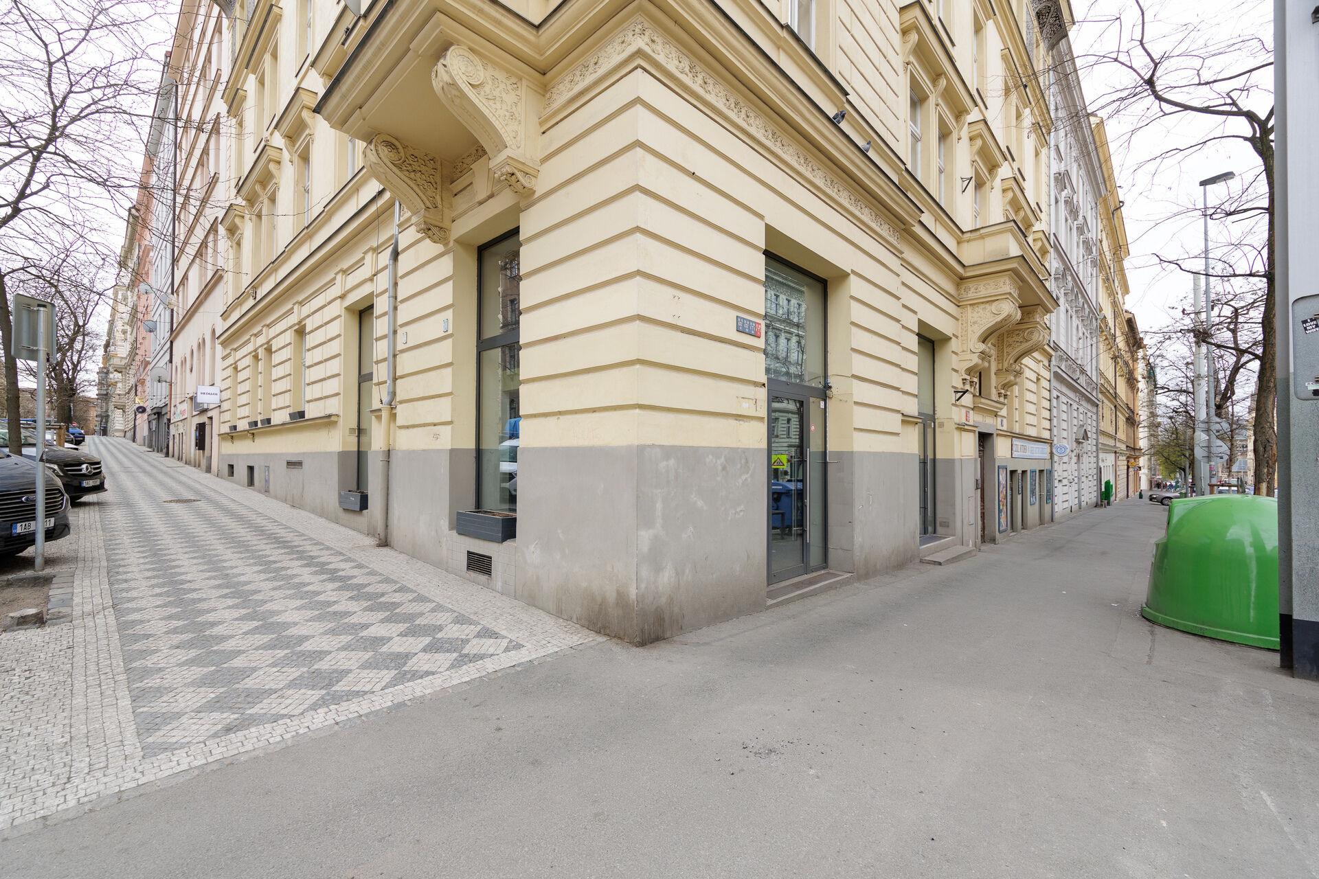 Pronájem lukrativních komerčních prostor – Korunní × Budečská