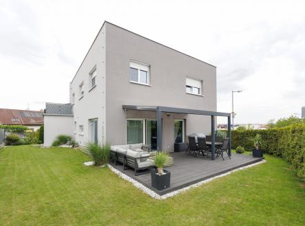 Pronájem - dům/vila, 202 m²