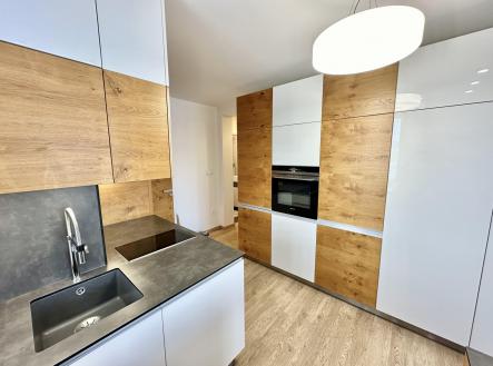 13 | Pronájem bytu, 1+kk, 29 m²