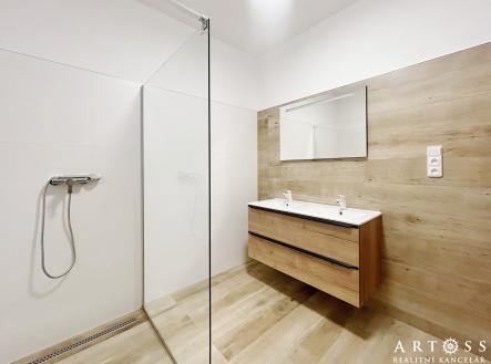 Koupelna 1 | Pronájem bytu, 2+kk, 84 m²