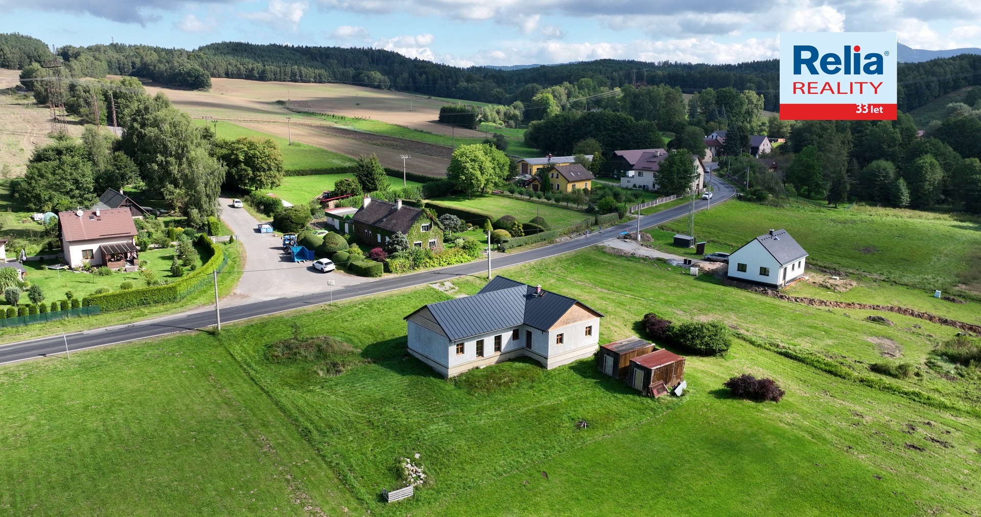 Pohled na dům a okolí