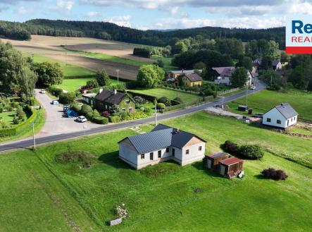 Pohled na dům a okolí | Prodej - dům/vila, 150 m²