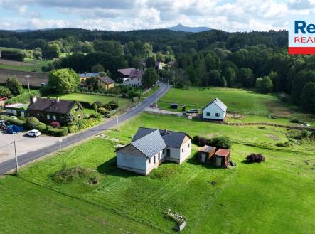 Pohled na dům a okolí | Prodej - dům/vila, 150 m²