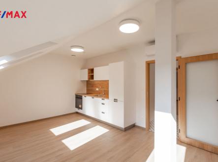 Obývací pokoj s kuchyňským koutem | Pronájem bytu, 2+kk, 49 m²
