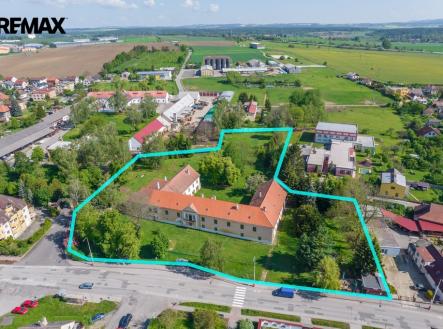 Letecký pohled na zámek | Prodej - historický objekt, 11 184 m²