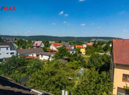 1. Výhled z kuchyně 3. NP domu | Prodej - dům/vila, 465 m²