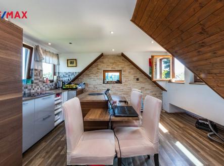 4. Kuchyně 3. NP domu | Prodej - dům/vila, 465 m²