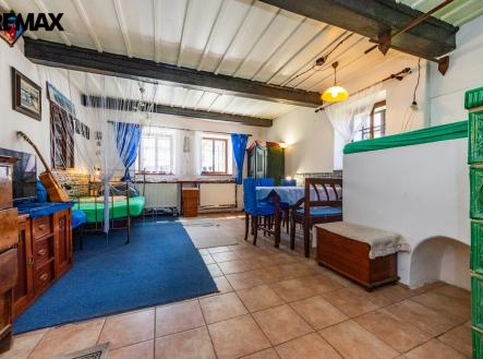 2. Obývací pokoj v přízemí | Prodej - chata/rekreační objekt, 210 m²