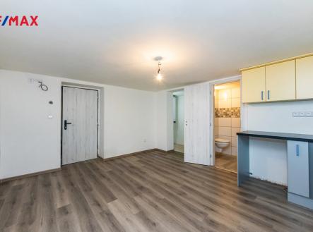2. Byt 1+kk, vpravo koupelna a technická místnost | Pronájem bytu, 1+kk, 22 m²