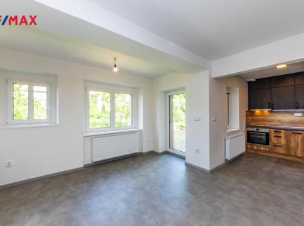 2. Obývací pokoj a kuchyně | Pronájem bytu, 3+1, 73 m²