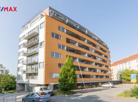 Pohled na dům | Pronájem bytu, 1+kk, 40 m²