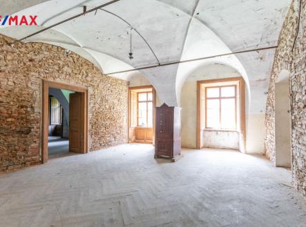 Místnost v přízemí zámku | Prodej - historický objekt, 50 133 m²