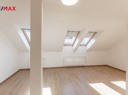 Obývací pokoj s kuchyňským koutem | Pronájem bytu, 2+kk, 49 m²
