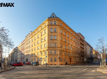 Pohled na dům | Prodej bytu, 2+kk, 72 m²