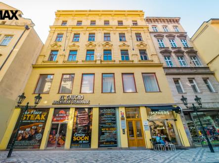 1. Průčelí domu Železná 490-14 | Pronájem - obchodní prostor, 269 m²