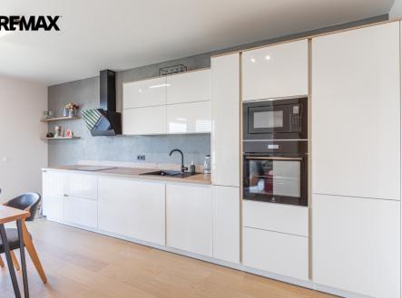 Obývací pokoj s kuchyňským koutem | Pronájem bytu, 3+kk, 110 m²