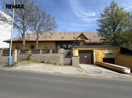 Pohled z ulice | Pronájem - obchodní prostor, 750 m²