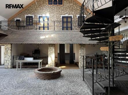 Atrium | Pronájem - obchodní prostor, 750 m²