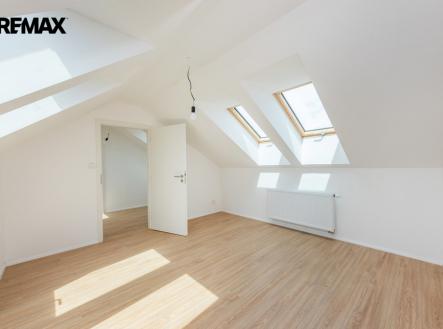 1. Ložnice v 8. NP | Prodej bytu, 3+kk, 71 m²