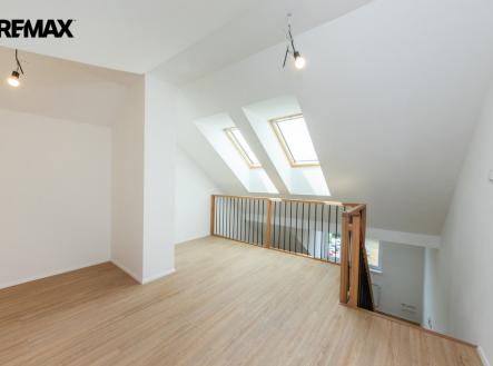 1. Ložnice v 8. NP | Prodej bytu, 2+kk, 45 m²