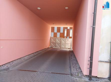 Fotka 2 | Pronájem - malý objekt/garáž