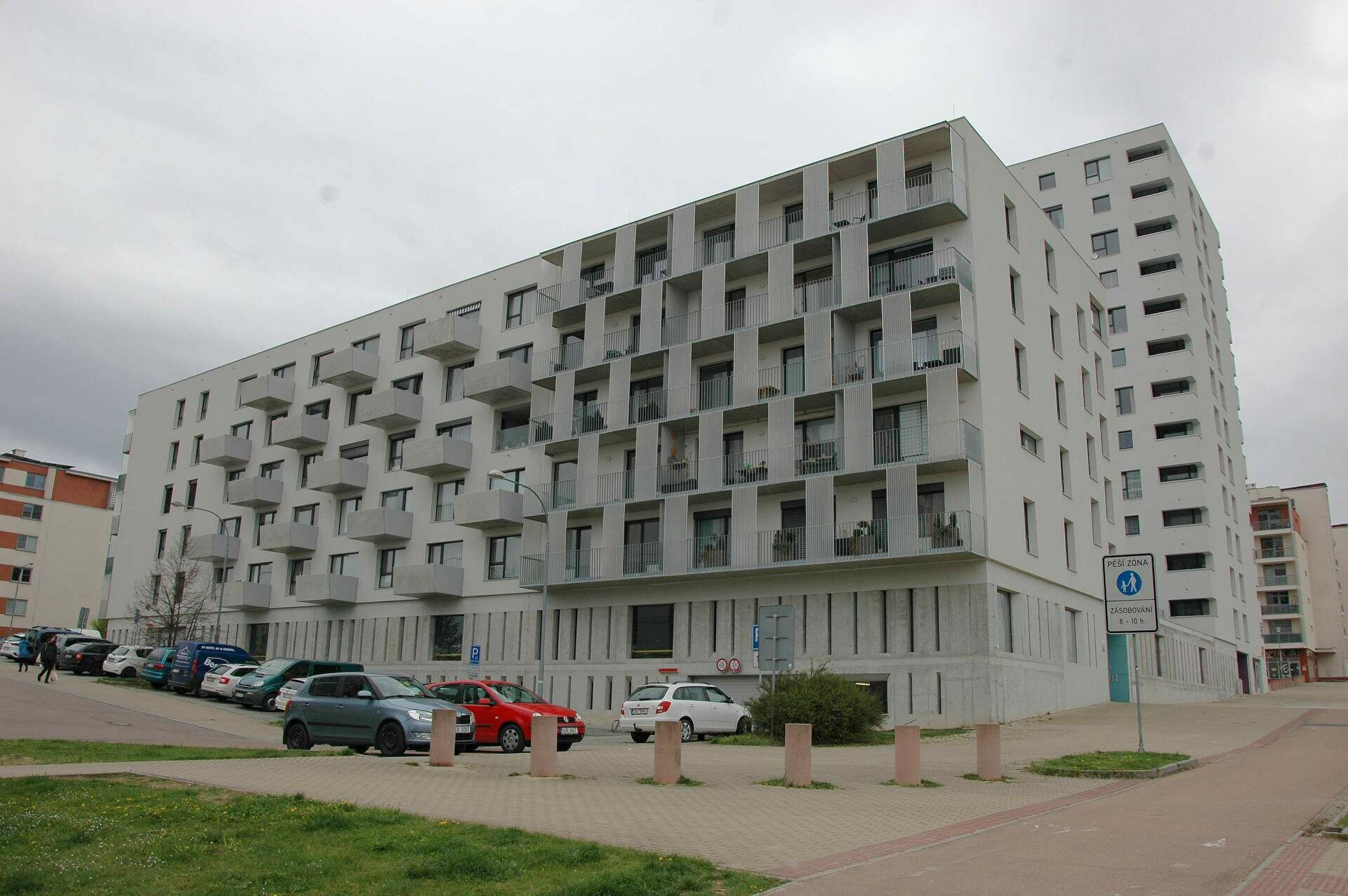 Pronájem bytu 1+KK s velkým balkonem v Plzni na Sylvánu