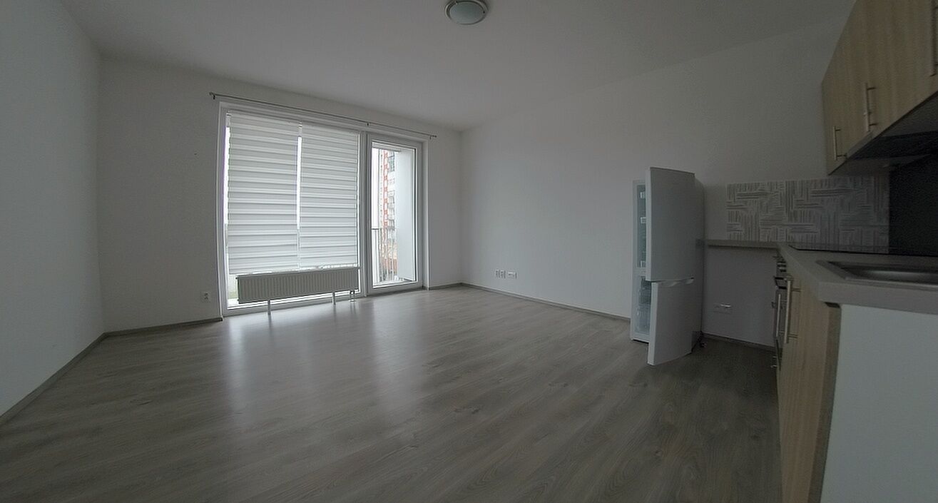 Pronájem bytu 1+KK s velkým balkonem v Plzni na Sylvánu