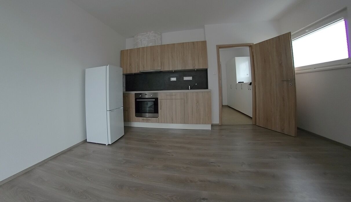 Pronájem bytu 1+KK s velkým balkonem v Plzni na Sylvánu