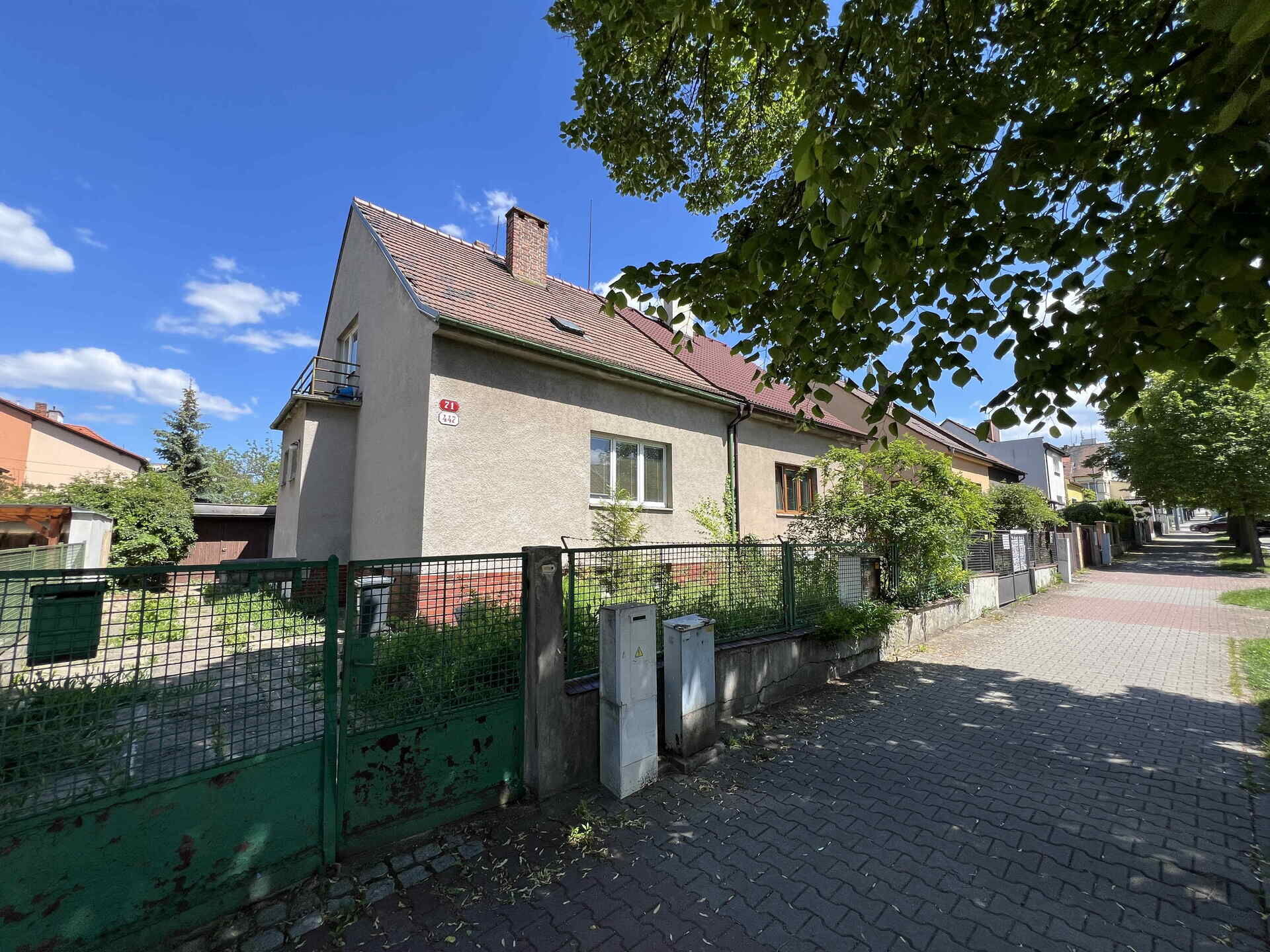 Prodej dvojdomu se 4 byty a s vlastní zahradou v Plzni