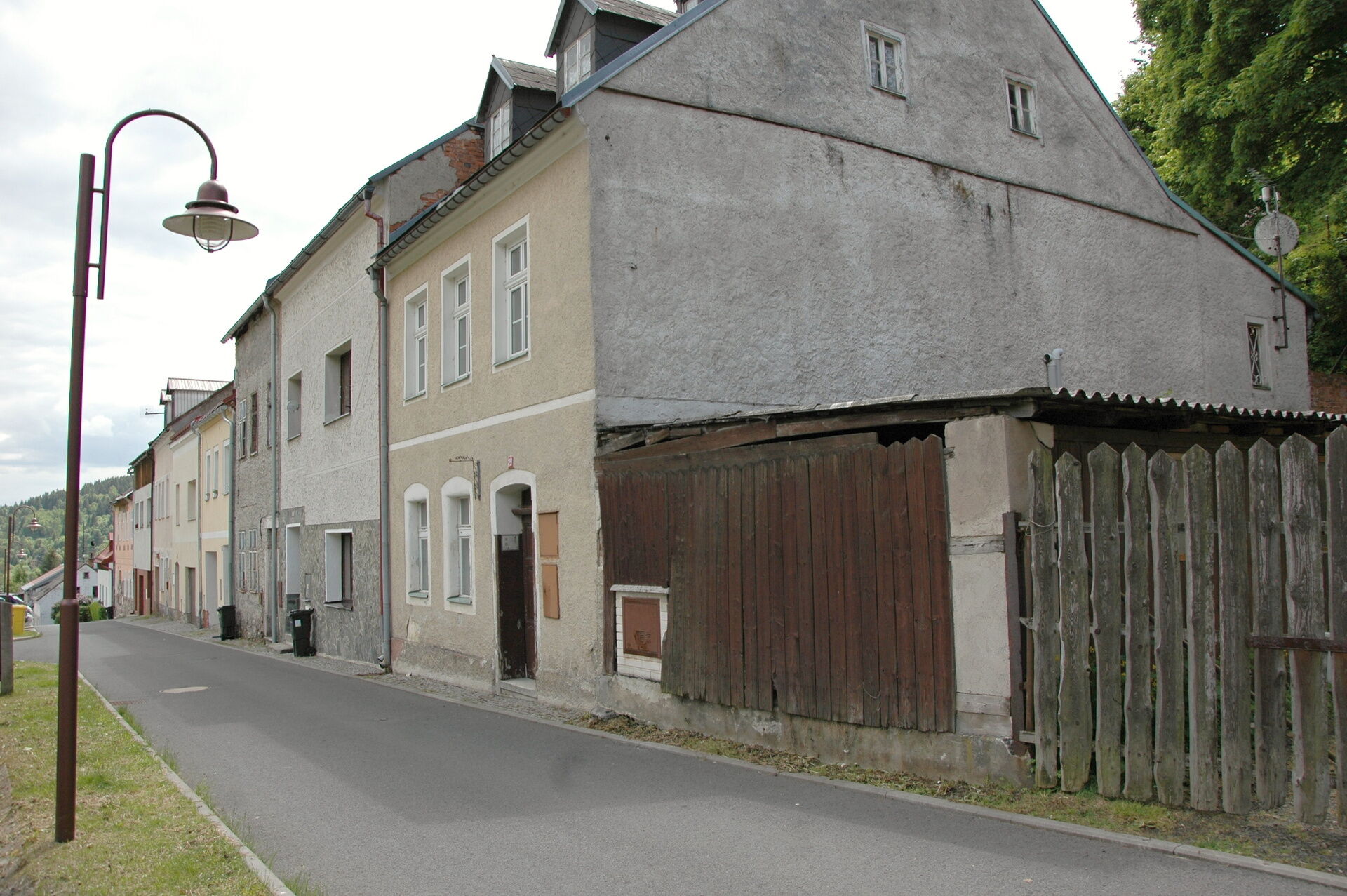 Dva domy se zahradou a stavební pozemek v Jáchymově