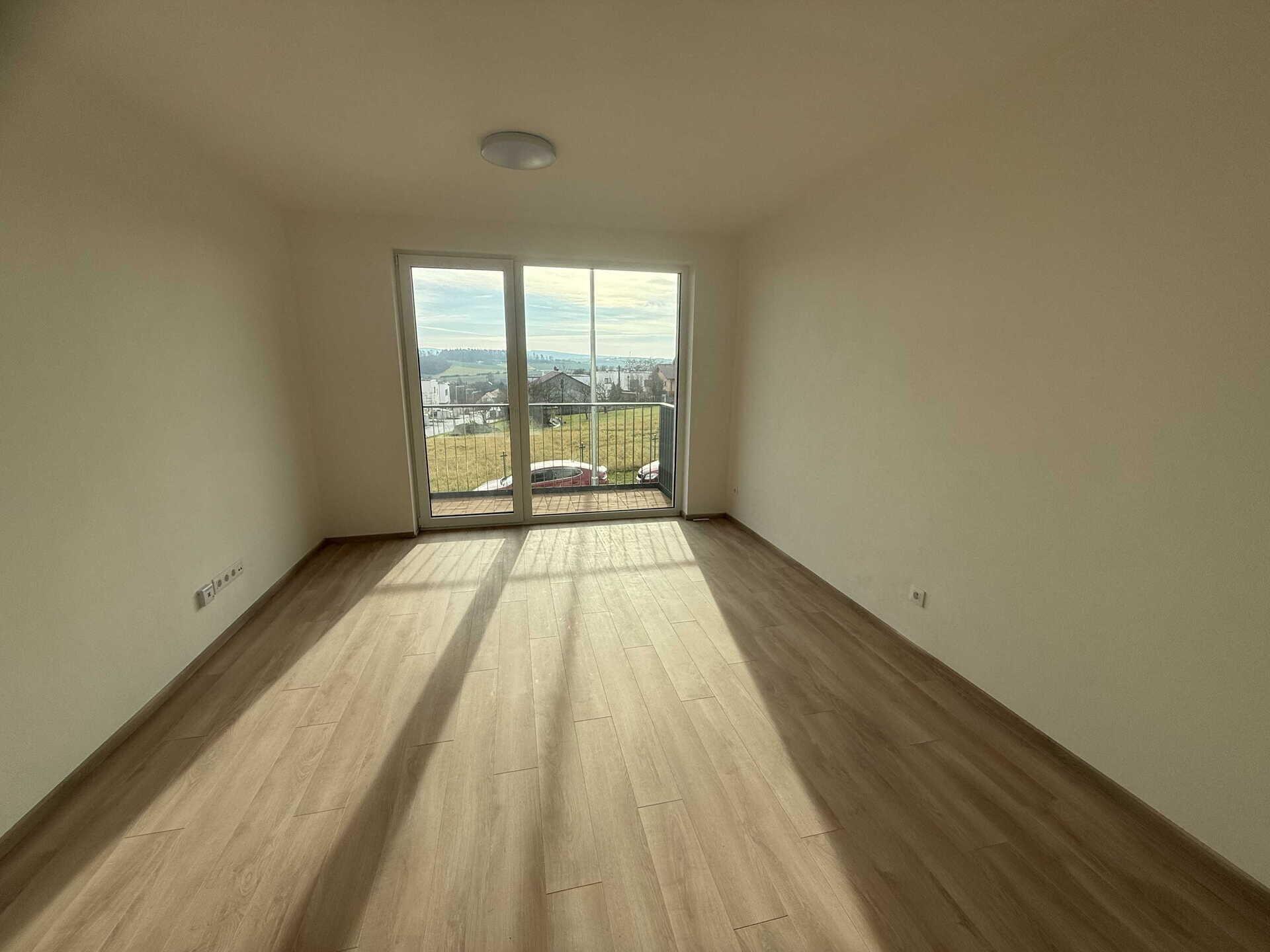 Pronájem nového bytu 2+KK s parkovacím místem v Liticích