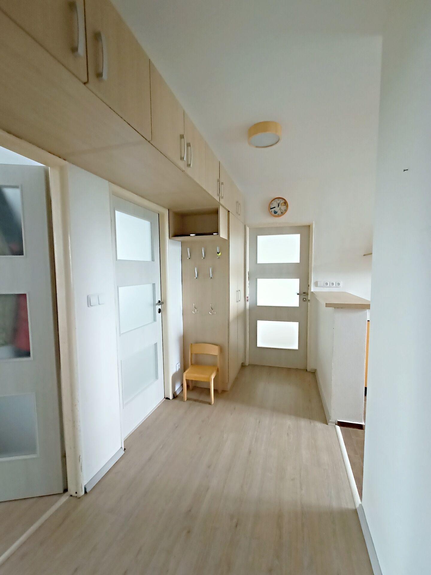 Prodej prostorného bytu 3+1 s balkonem v obci Líšťany