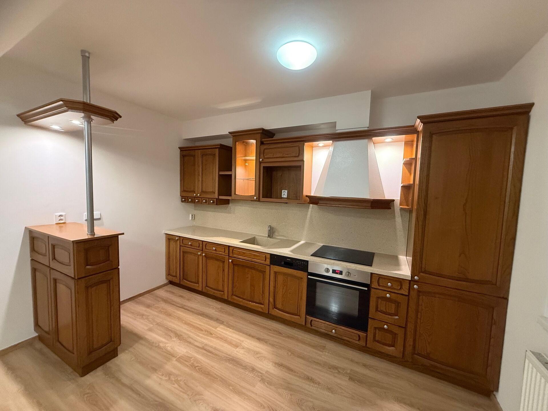 Nadstandardní 2+kk (62 m²) s lodžií, sklepem a parkováním